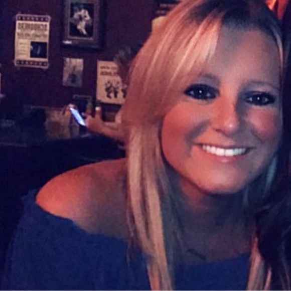 Meet your Posher, Brooke - Picture 1 of 1